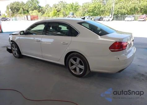 2013 Volkswagen Passat 2.5L Se z USA, uszkodzony, nr VIN 1VWBP7A39DC114411